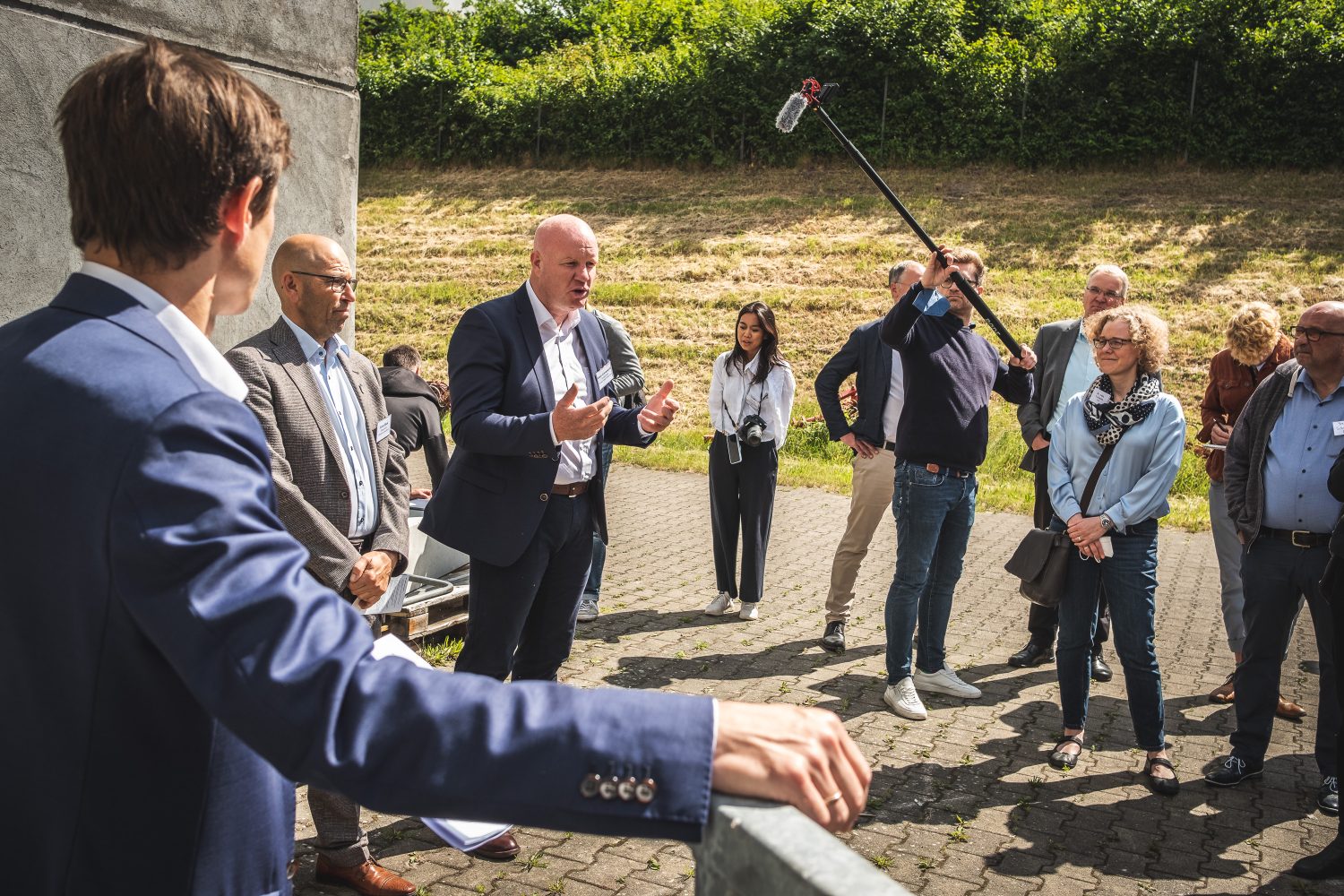 Gespräch am Schiffshebewerk Scharnebeck